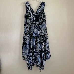 Simply Vera Wang Dress Womens Size L Blue & White Floral Handkerchief Hem Fairy